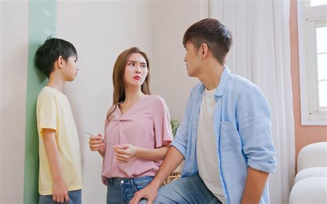 在都市通勤与家庭责任间穿梭的「车上人妻」:一个被忽视的日常场景相关问题有哪些需要注意